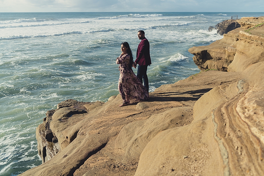 San Diego engagement photos at sunset cliffs 