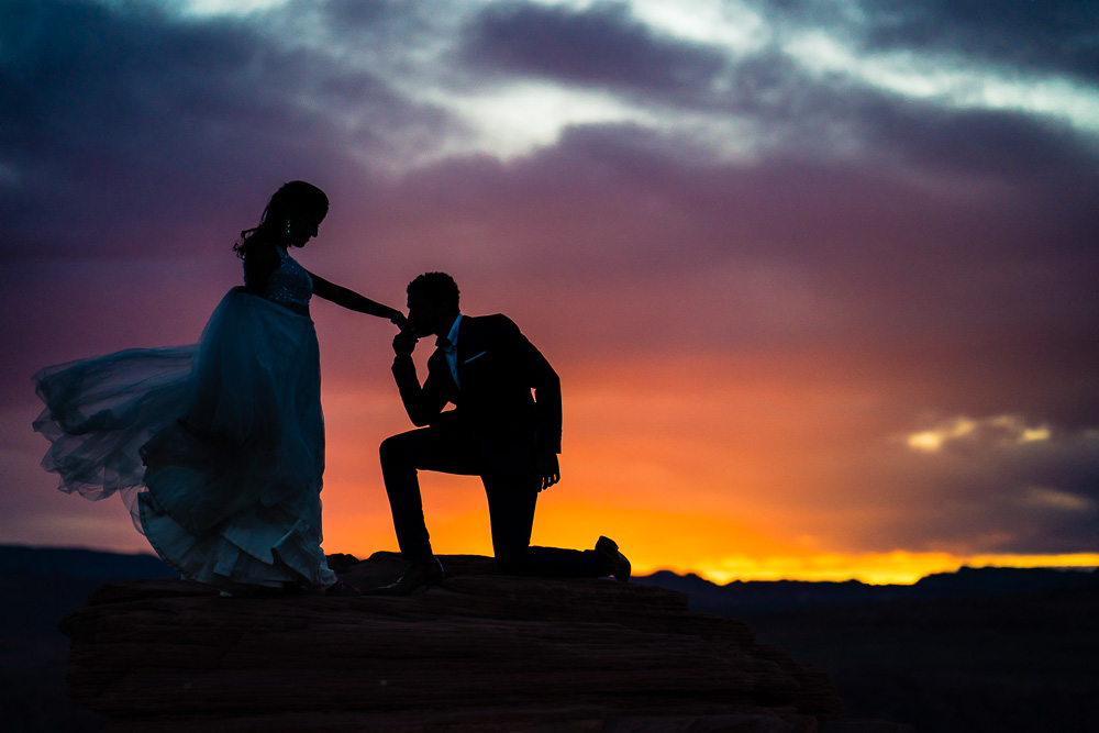 Horseshoe Bend engagement photos 